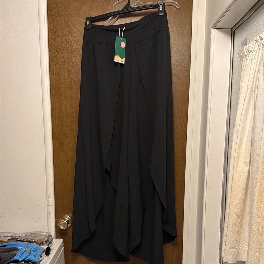 HALARA Black dressy pants with an open, flowy front. Size L, new with tags